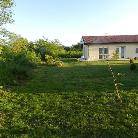 Villa Campo Езерец Екстериор снимка