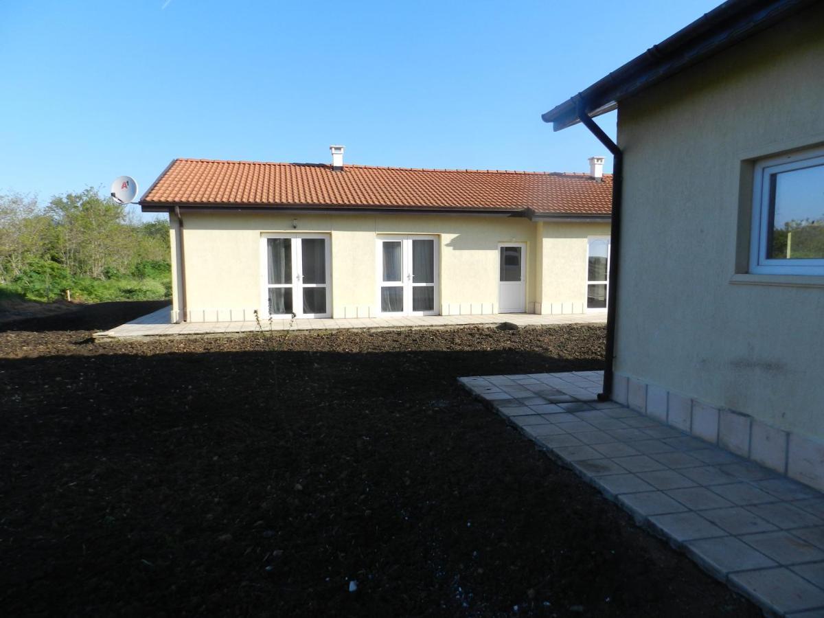 Villa Campo Езерец Екстериор снимка