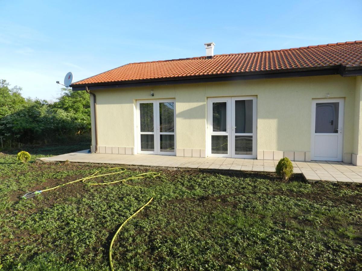Villa Campo Езерец Екстериор снимка