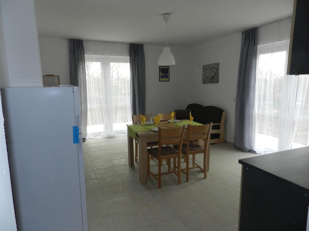 Villa Campo Езерец Екстериор снимка