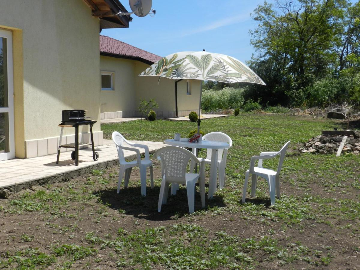 Villa Campo Езерец Екстериор снимка