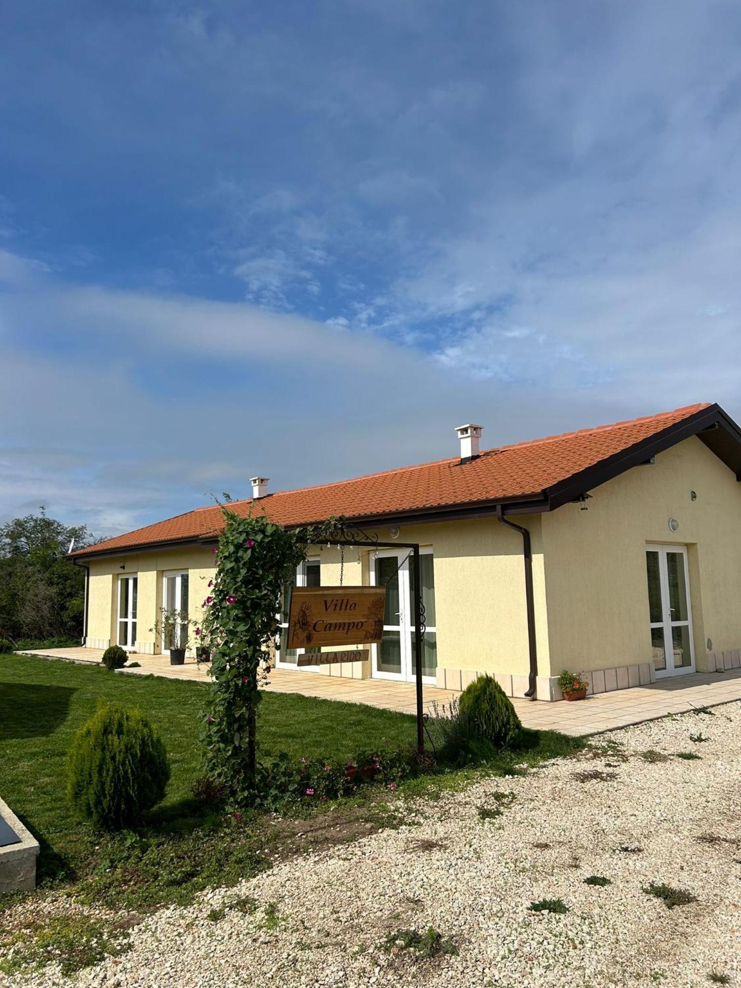 Villa Campo Езерец Екстериор снимка